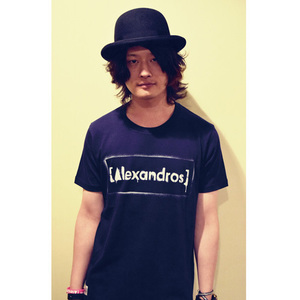 【SPECIAL PRICE】幕張メッセ スプレーロゴTシャツ (ネイビー)