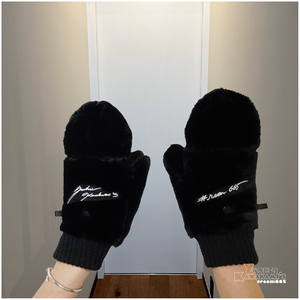 #room665 2024 FUR GLOVES ..会場販売価格:4,500円  